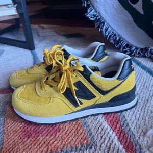 New Balance 574 Womens Size 7 Harvest Gold with Black